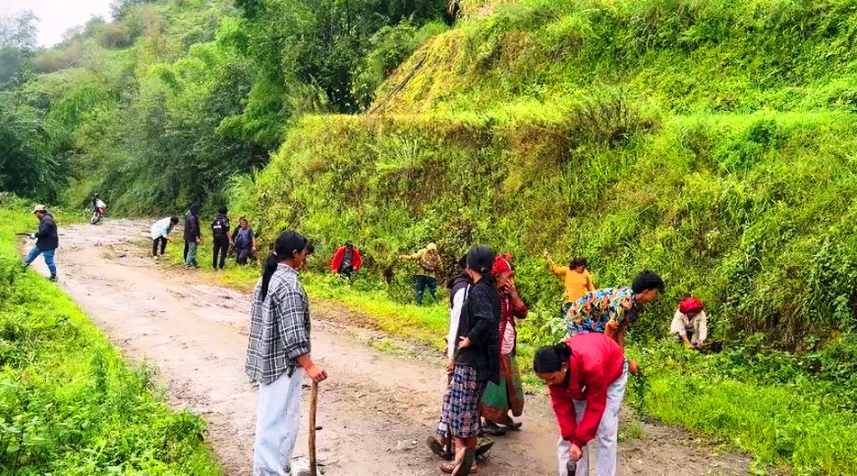 खोटाङको साकेलामा श्रमदान अभियान